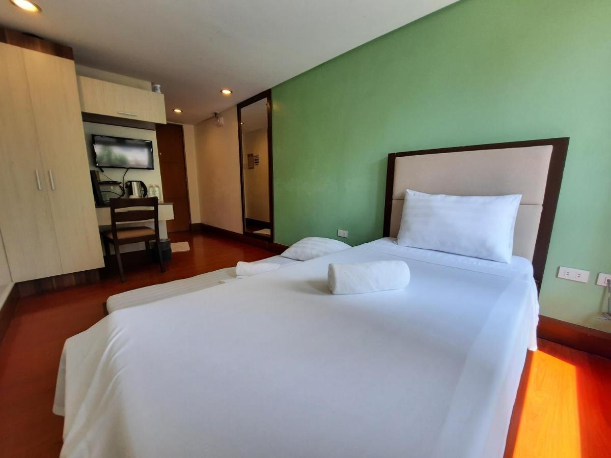 เดอะ ฟาร์มเฮาส์ บาย อีดีแอล Hotel Tarlac City ภายนอก รูปภาพ