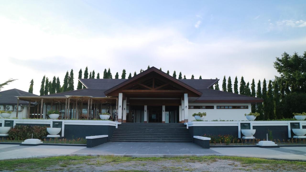 เดอะ ฟาร์มเฮาส์ บาย อีดีแอล Hotel Tarlac City ภายนอก รูปภาพ
